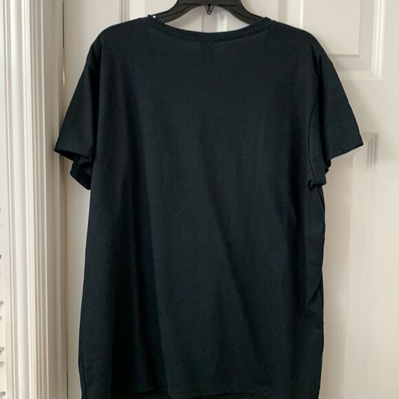 Gildan Size 2XL black textured graphic tee. See photos - Picture 3 of 10